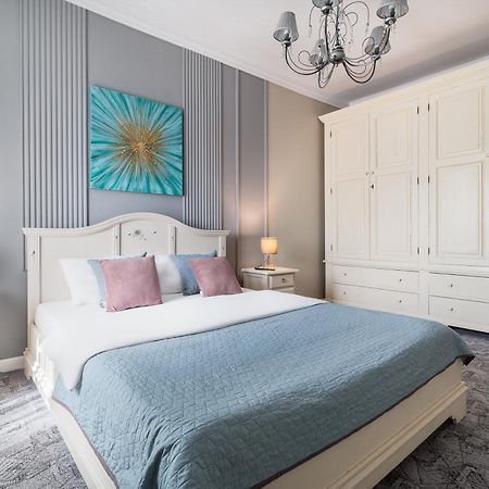 Moonlight Central Apartments Орадеа Екстериор снимка