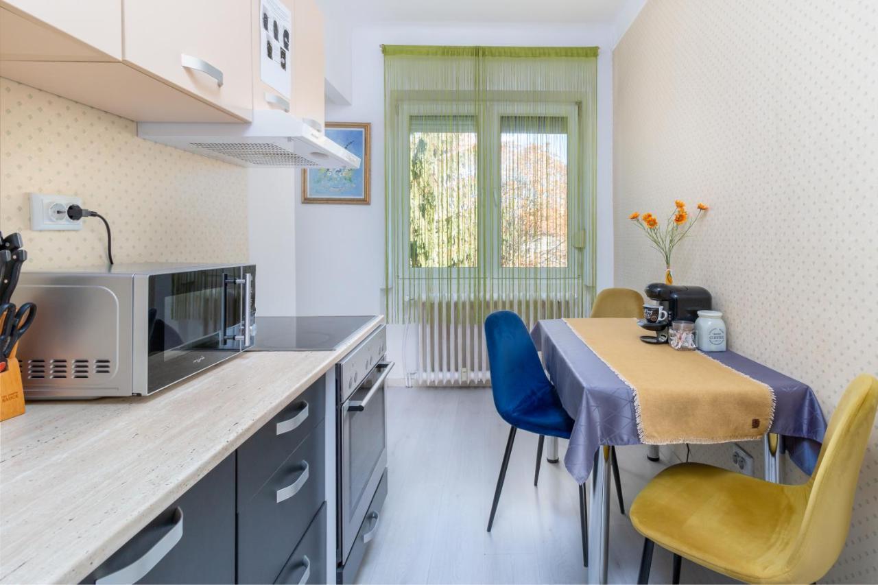Moonlight Central Apartments Орадеа Екстериор снимка